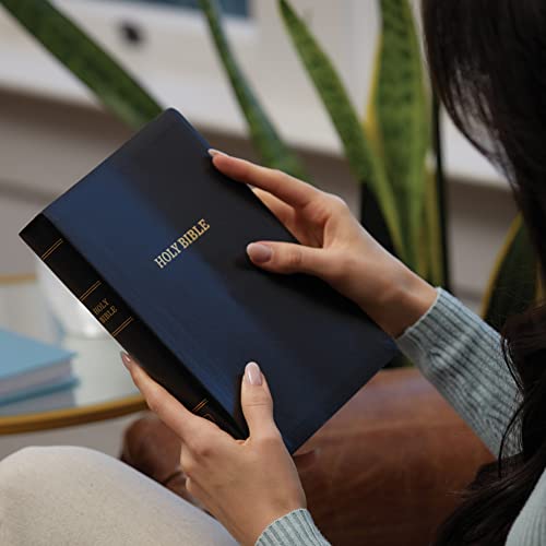 KJV Holy Bible, Personal Size Giant Print Reference Bible, Black Bonded Leather, 43,000 Cross References, Red Letter, Comfort Print: King James Version: Holy Bible, King James Version
