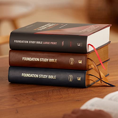 NKJV, Foundation Study Bible, Large Print, Leathersoft, Brown, Red Letter, Comfort Print: Holy Bible, New King James Version