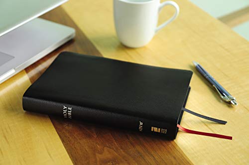 NIV, Thinline Reference Bible, Bonded Leather, Black, Red Letter Edition, Comfort Print: New International Version, Black, Bonded Leather, Thinline Reference, Comfort Print