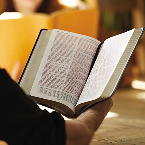 KJV Holy Bible, Personal Size Giant Print Reference Bible, Black Leathersoft, 43,000 Cross References, Red Letter, Comfort Print: King James Version: Holy Bible, King James Version