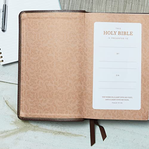 KJV, Deluxe Reference Bible, Personal Size Giant Print, Genuine Leather, Black, Red Letter, Comfort Print: Holy Bible, King James Version