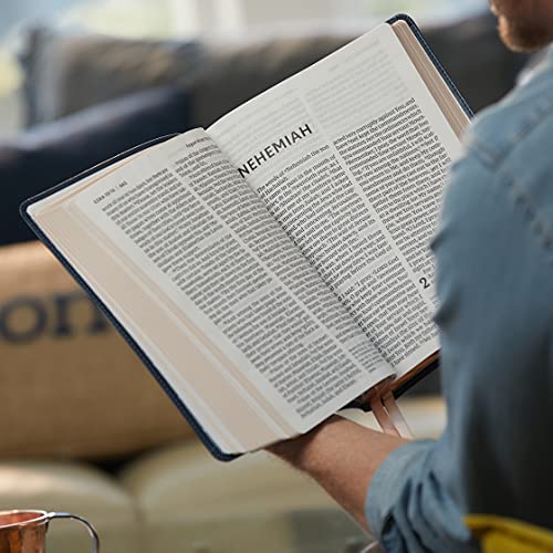 NKJV Holy Bible, Super Giant Print Reference Bible, Blue Leathersoft, 43,000 Cross references, Red Letter, Comfort Print: New King James Version: Holy Bible, New King James Version