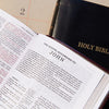 KJV, Thinline Reference Bible, Leather-Look, Black, Red Letter, Comfort Print: Holy Bible, King James Version