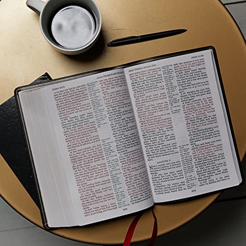 KJV Holy Bible, Giant Print Center-Column Reference Bible, Burgundy Leather-look, 53,000 Cross References, Red Letter, Comfort Print: King James Version: Holy Bible, King James Version