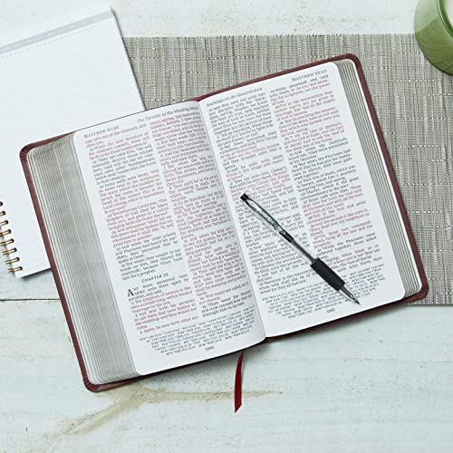 NKJV, Thinline Reference Bible, Leathersoft, Black, Thumb Indexed, Red Letter, Comfort Print: Holy Bible, New King James Version