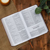 KJV, Gift and Award Bible, Leather-Look, White, Red Letter, Comfort Print: Holy Bible, King James Version