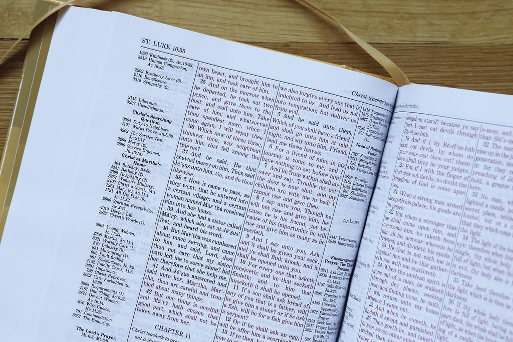KJV, Thompson Chain-Reference Bible, Hardcover, Red Letter: King James Version, Thompson Chain-reference Bible, Red Letter Hardcover – Import, 8 June 2021
