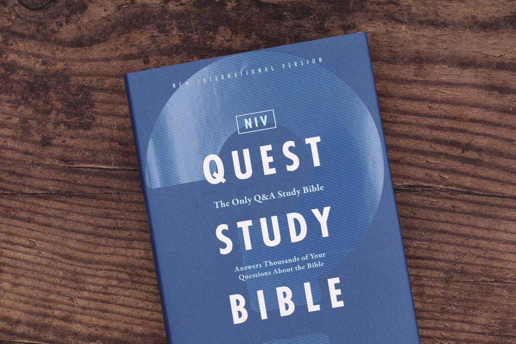 NIV, Quest Study Bible, Hardcover, Comfort Print: The Only Q and A Study Bible Hardcover – 27 August 2019